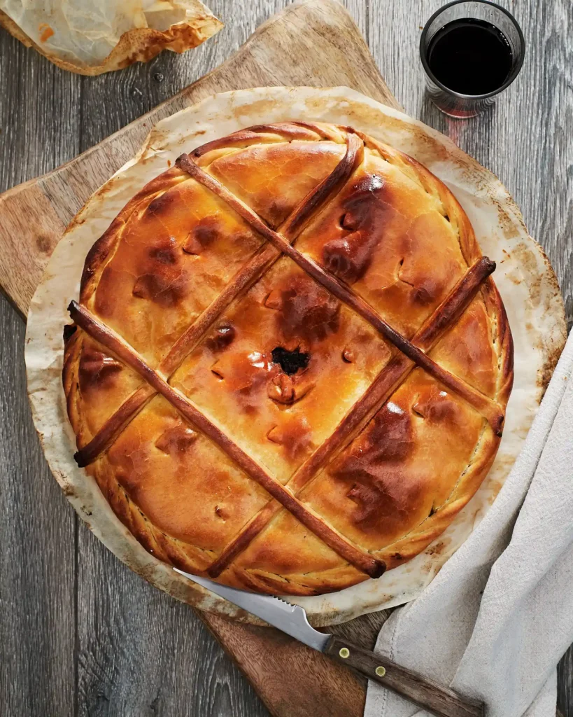 Empanada de Bacalao con pasas